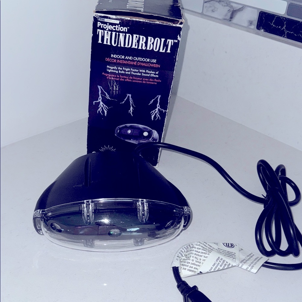 Black‎ Projection Thunderbolt Light